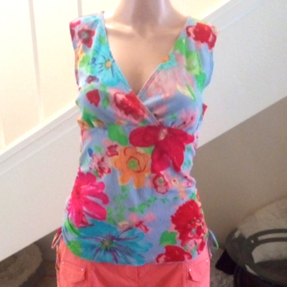 Floral Sleeveless V-Neck Top